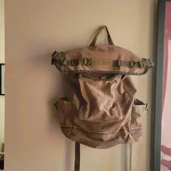 Beautiful Tan Brown TOMMY HILFIGER Travel Backpack Adjustable Pockets Unisex - Picture 1 of 10